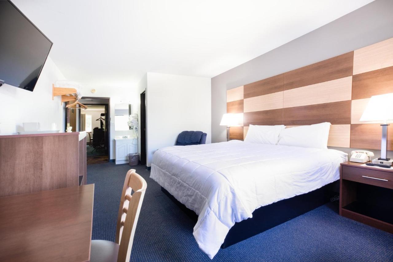 Northwoods Inn & Suites مينوكوا المظهر الخارجي الصورة