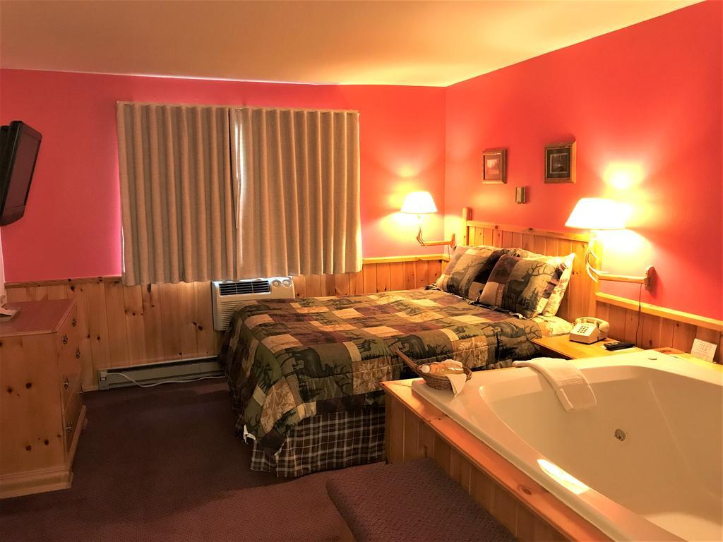 Northwoods Inn & Suites مينوكوا المظهر الخارجي الصورة